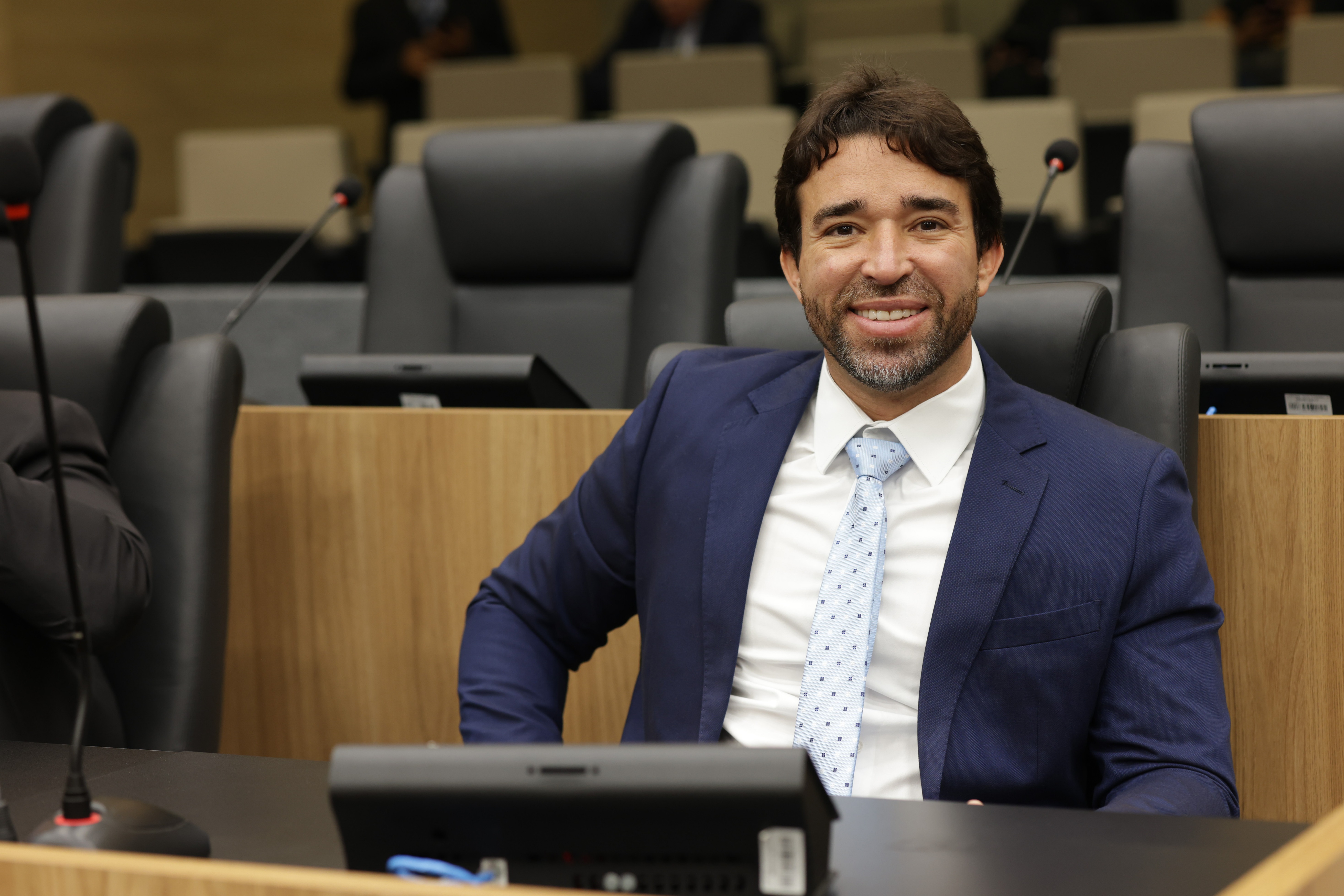 Marden Menezes exalta a construção de maternidade em Piripiri