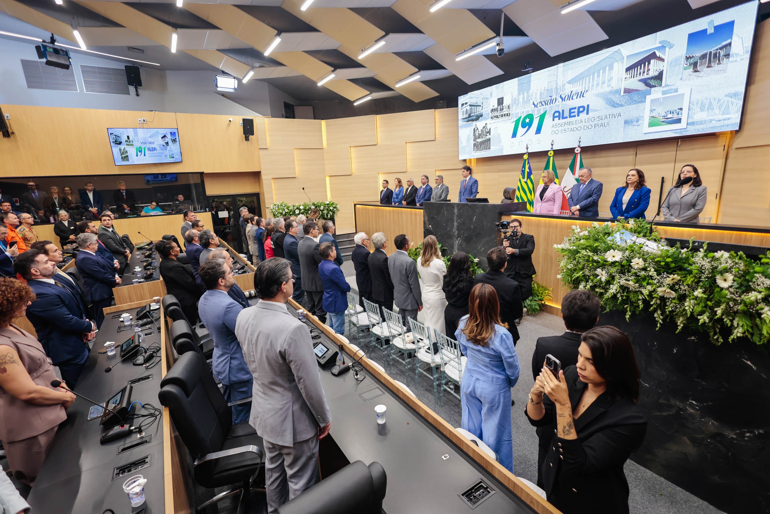 Personalidades recebem Medalha do Mérito Legislativo em comemoração pelos 191 anos da Alepi