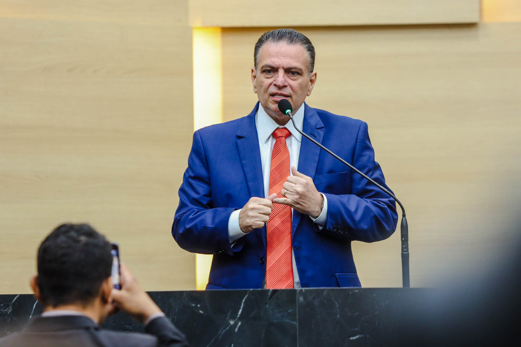 PL obriga condomínios a informarem casos de violência familiar