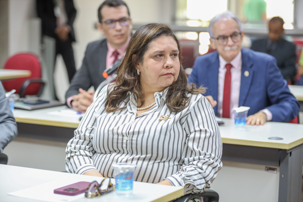 Presidente da Comissão de Saúde recebe representantes do CRM-PI