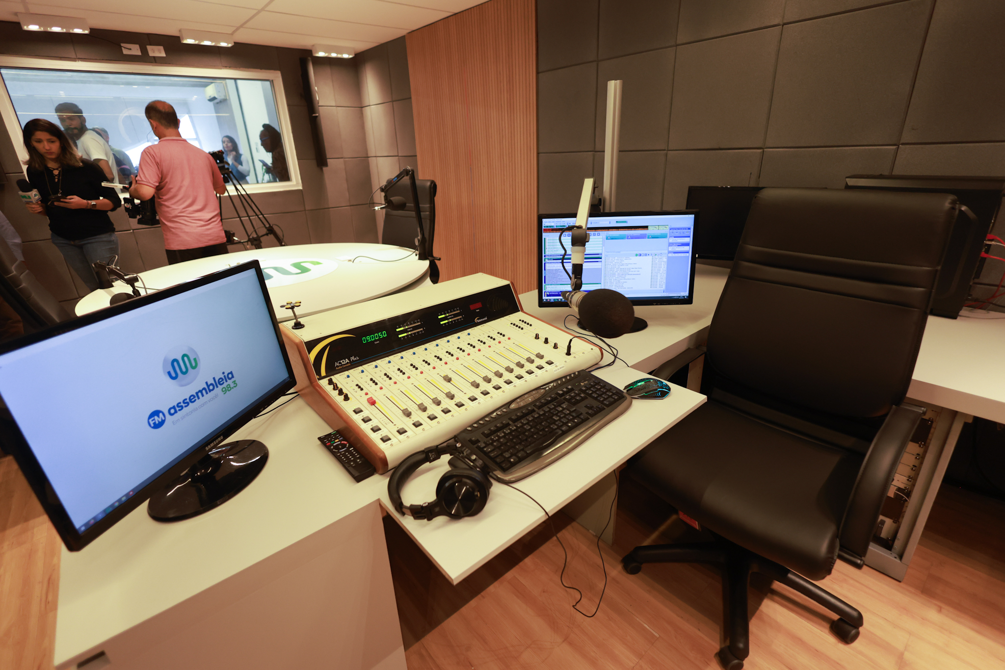 Rádio Alepi completa 15 anos com espaços mais modernos