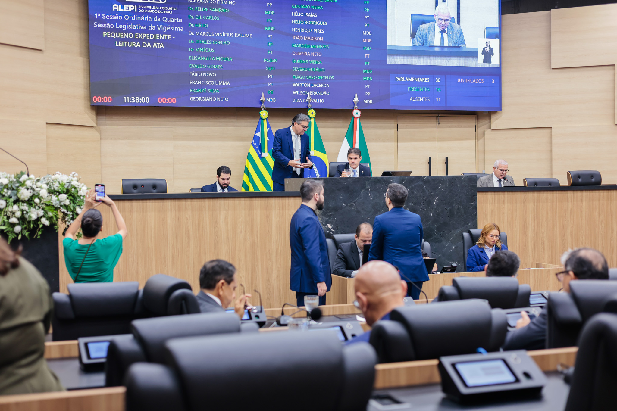 Sessão plenária é marcada por manifestações de pesar