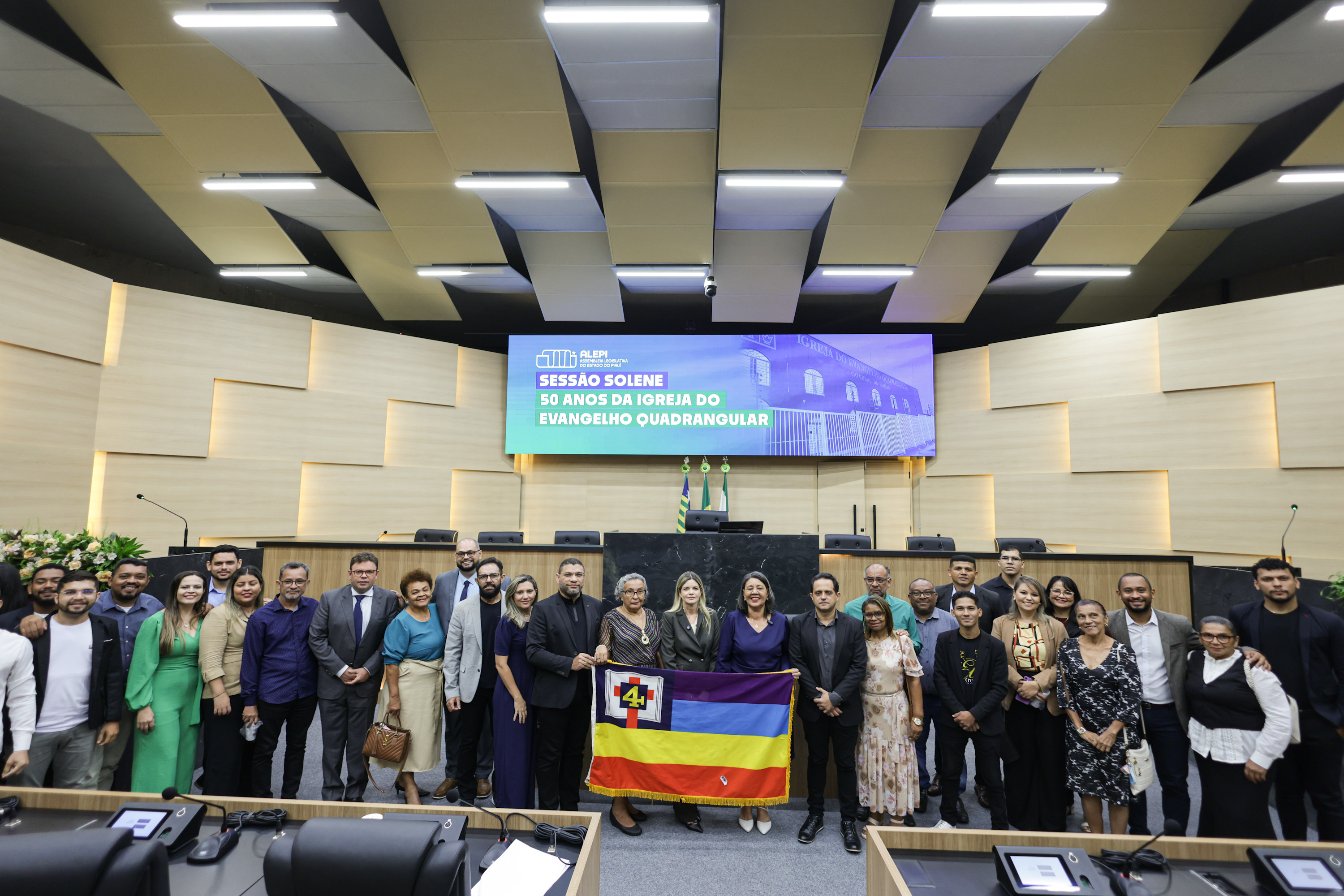 Sessão solene homenageia os 50 anos da Igreja do Evangelho Quadrangular 