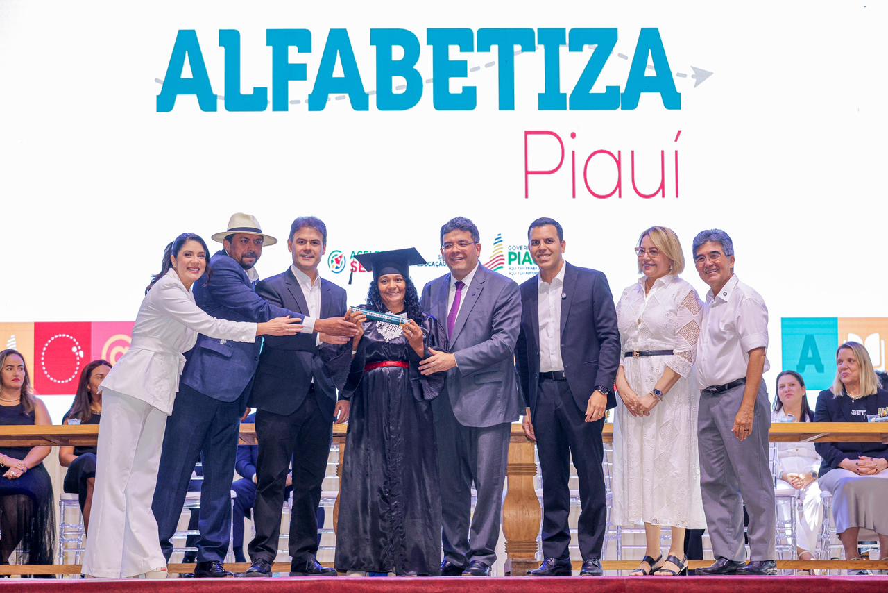 Severo Eulálio participa de formatura do Programa Alfabetiza Piauí