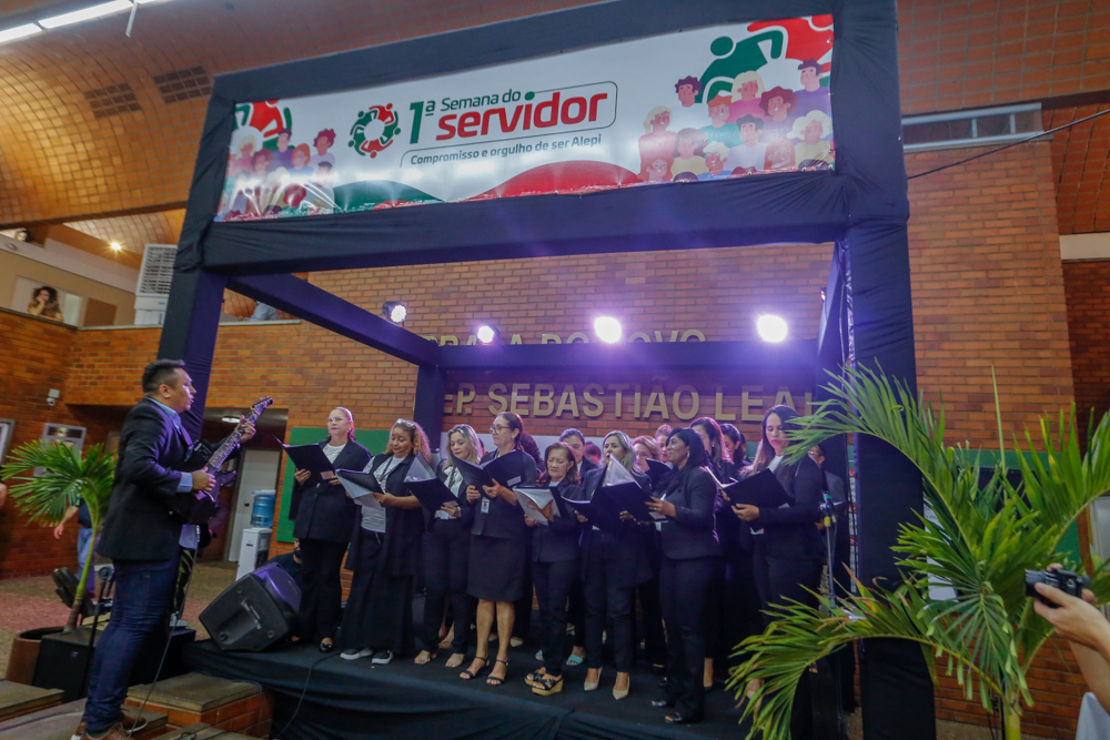 Show de talentos anima Praça do Povo na abertura da 1ª Semana do Servidor
