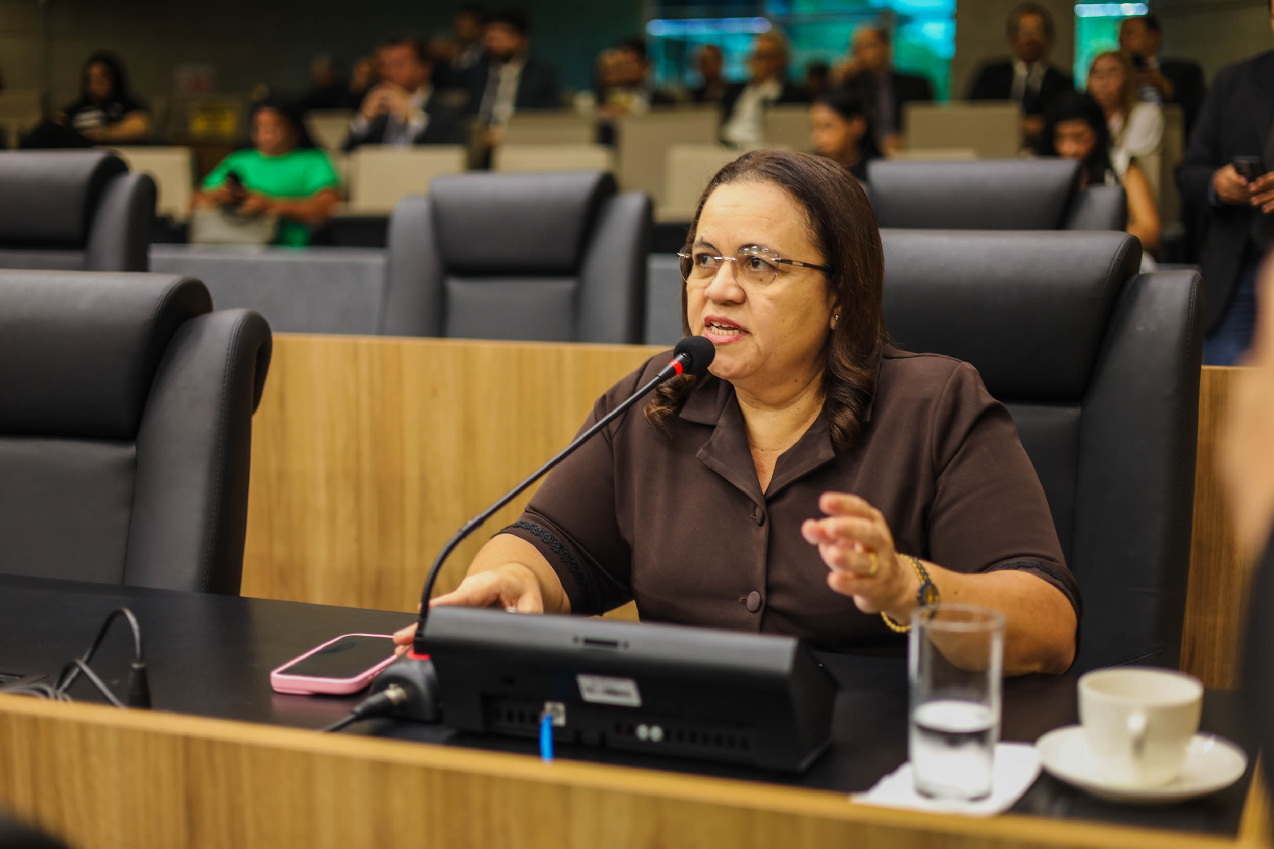 Tramita na Alepi projeto para a criação do programa Parlamento Mulher