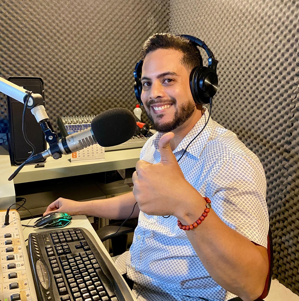 André Linhares é o novo apresentador do Tarde 98