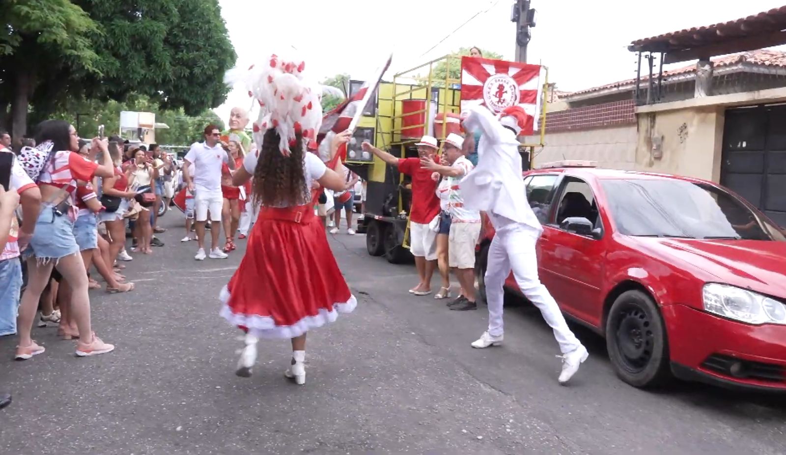 Bloco do Paçoca celebra 32 anos e mantém tradição no bairro Saci