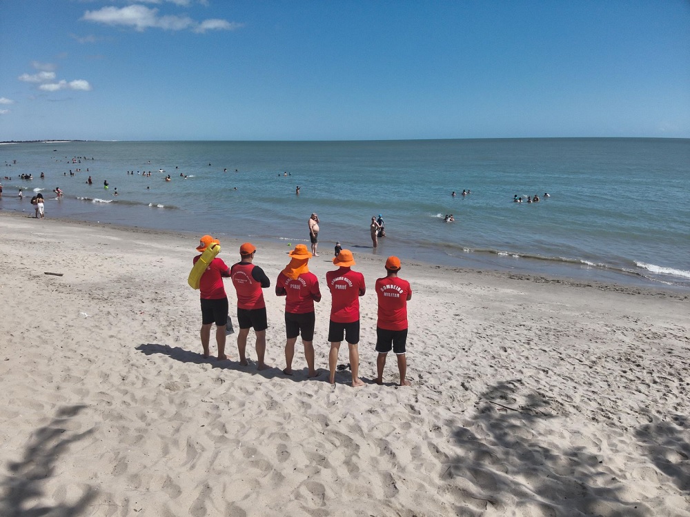 Corpo de Bombeiros Militar reforça segurança nas praias com Operação Veraneio