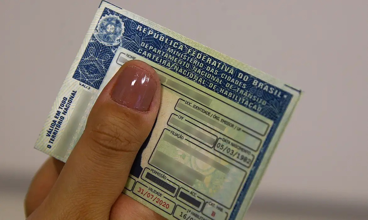 Detrans alertam para golpes por mensagens SMS