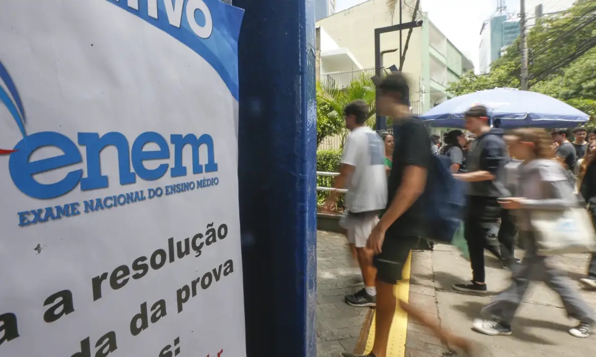 Enem: prazo para pedir isenção da inscrição é ampliado para 2 de maio