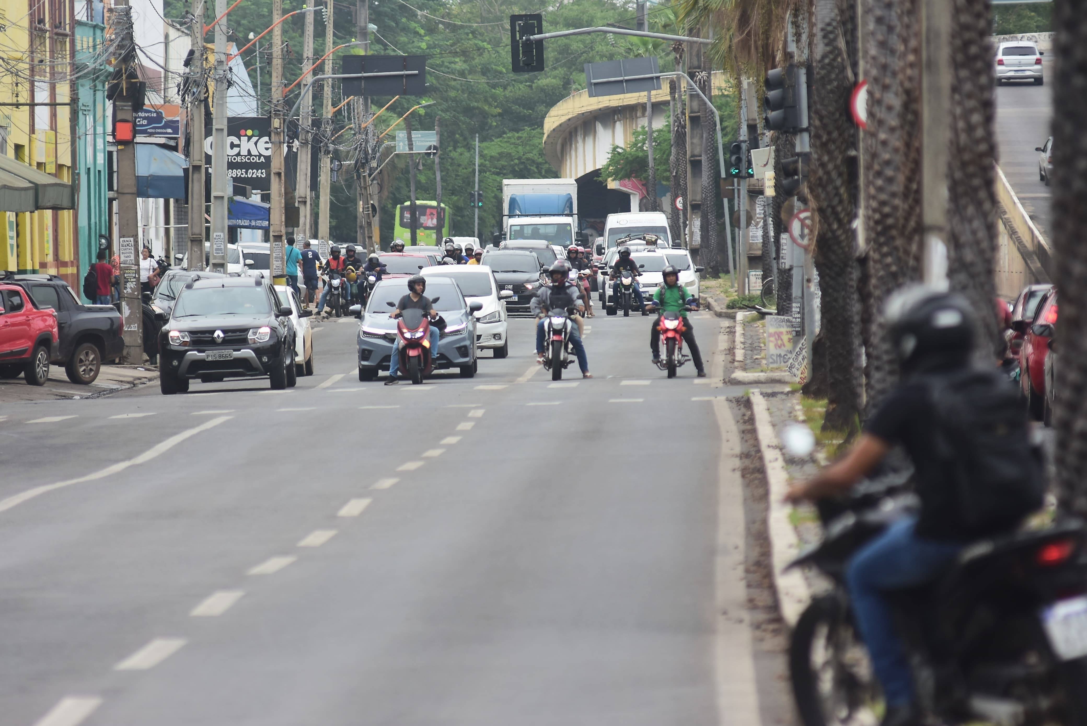Feriado do Dia do Trabalho altera funcionamento do comércio, serviços e transporte em Teresina