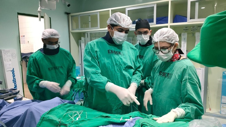 HU-UFPI realiza primeiro implante do menor marca-passo do mundo pelo SUS no Piauí