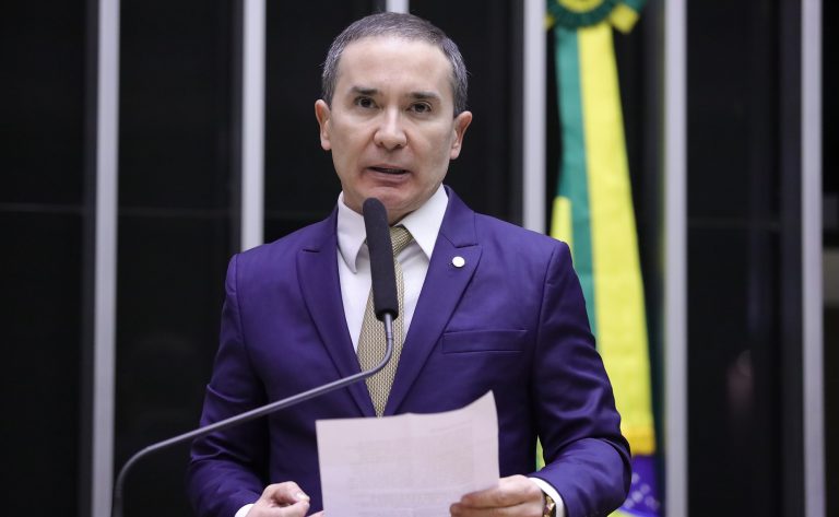 Projeto aumenta pena para corrupção passiva praticada por integrante do Judiciário   