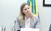 Projeto criminaliza uso de celular na cabine de votação  