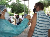 Vacinação em drive thru e UBS  