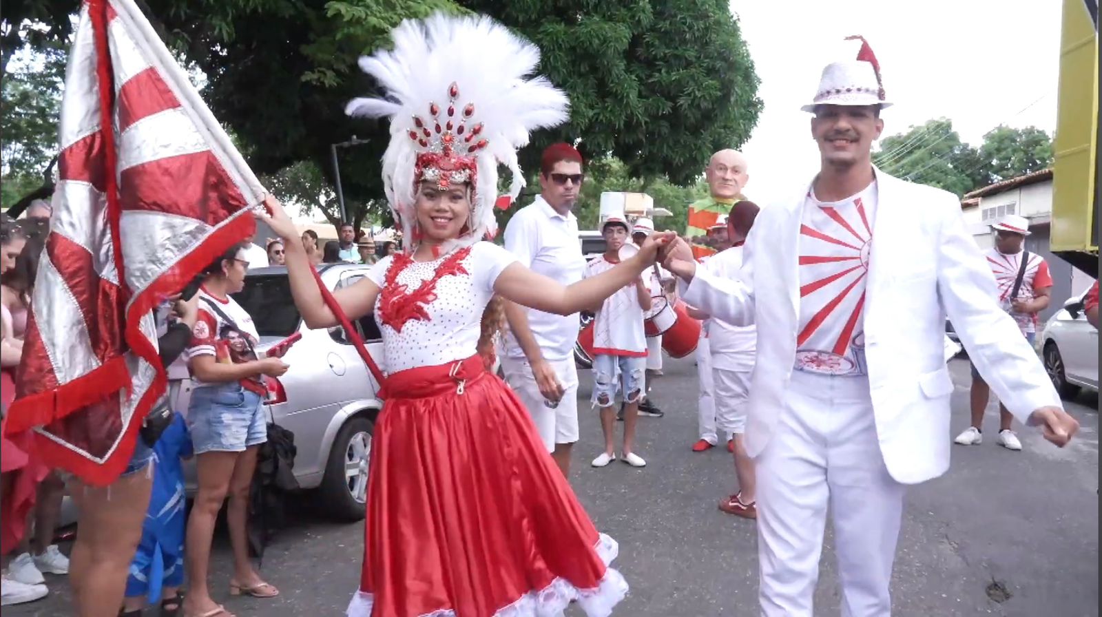 Bloco do Paçoca arrasta multidão e reforça tradição no bairro Saci