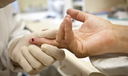 Casos de sífilis e de HIV/Aids aumentam entre homens jovens