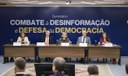 Combate à desinformação deve focar público jovem