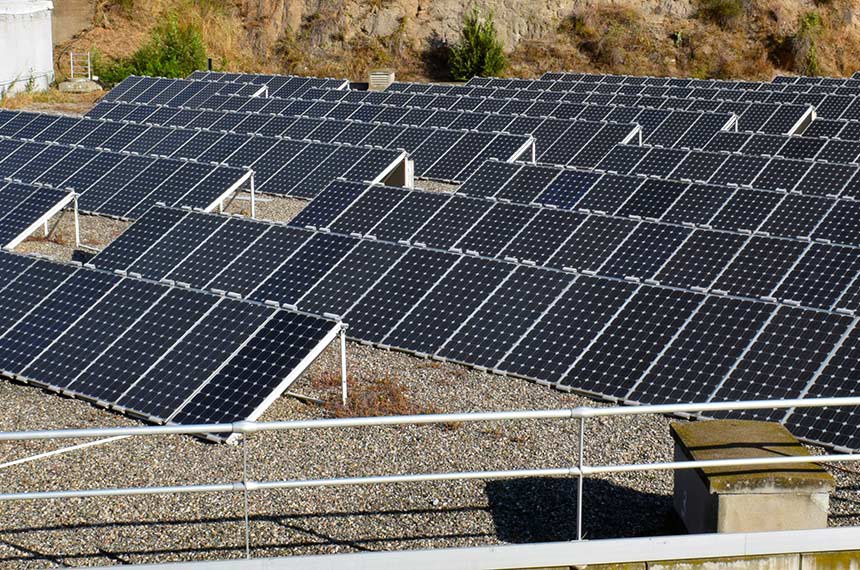 Energia solar para famílias de baixa renda pode aliviar conta de luz dos brasileiros  