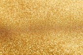 Estudo mostra como glitter usado no carnaval contamina rios e oceanos