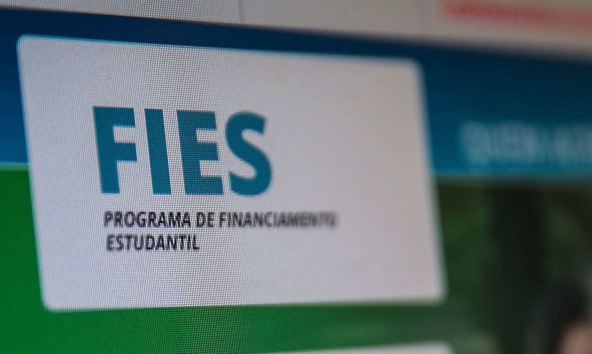 Estudantes já podem negociar dívidas do Fies