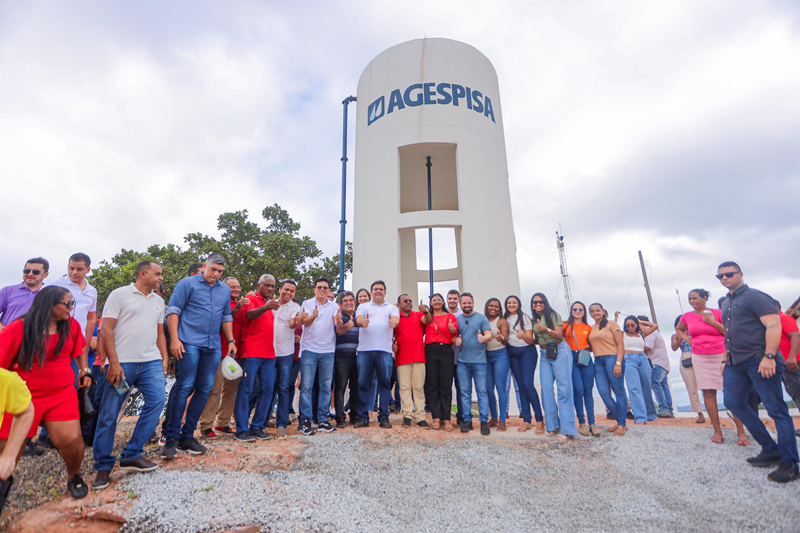 Governador inaugura ampliação de adutora e pavimentação em Santa Rosa do Piauí
