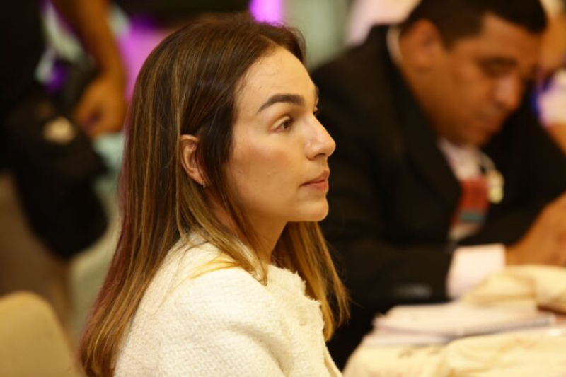 Isabel Fonteles participa de encontro sobre 1ª infância