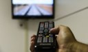 Jovens de até 24 anos veem 7 vezes menos TV aberta do que idosos