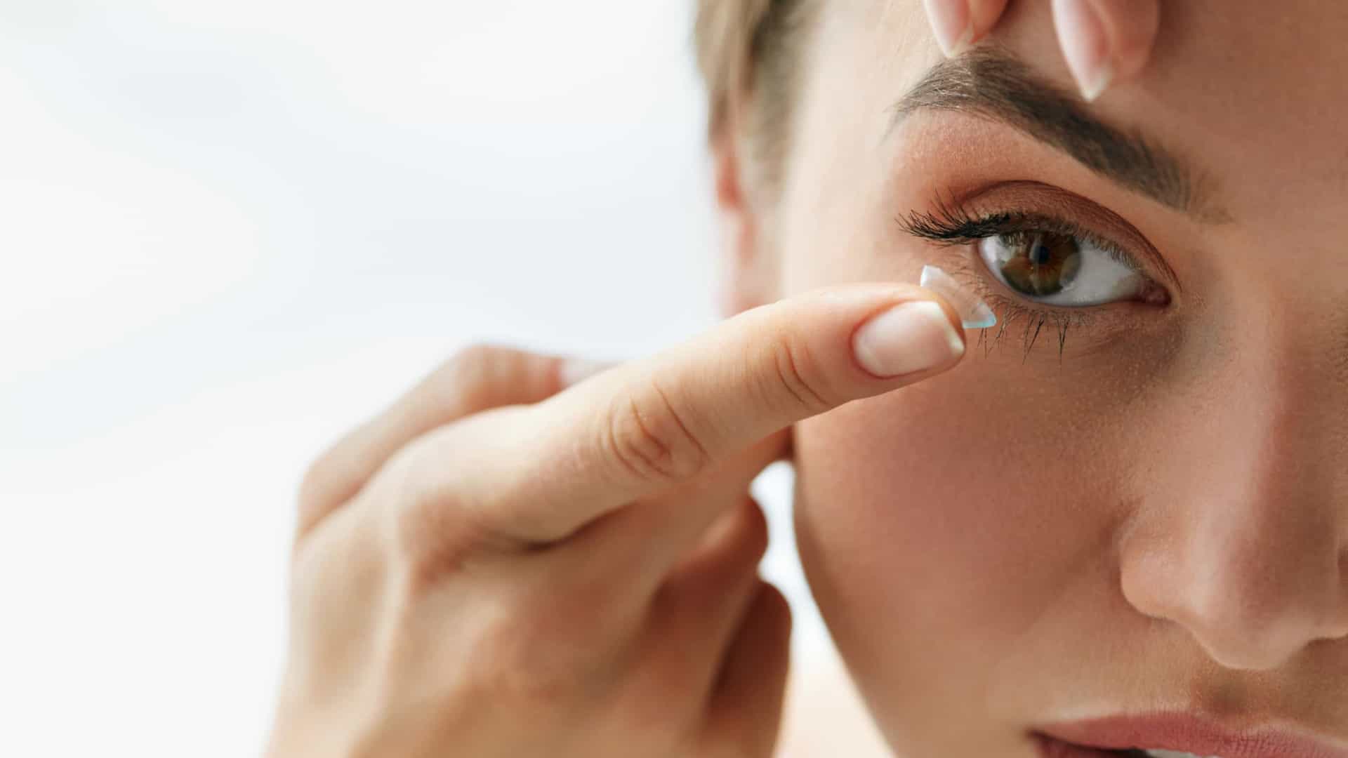 Lentes de contato reutilizáveis aumentam risco de infeção rara