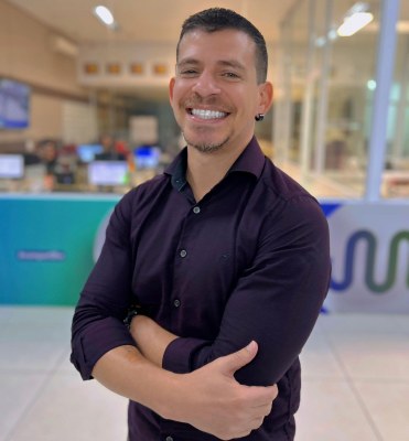 Nesta segunda-feira (2), Flávio Meireles assume o comando do Esporte na Área na TV Alepi