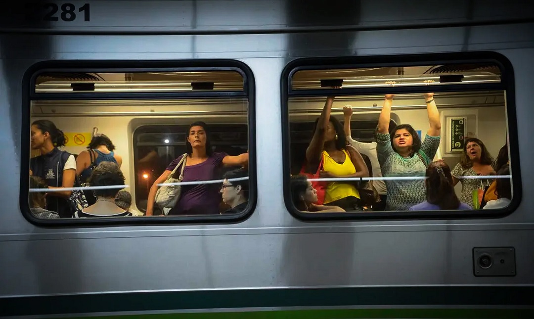 O medo como rotina: o desafio de circular nas cidades sendo mulher