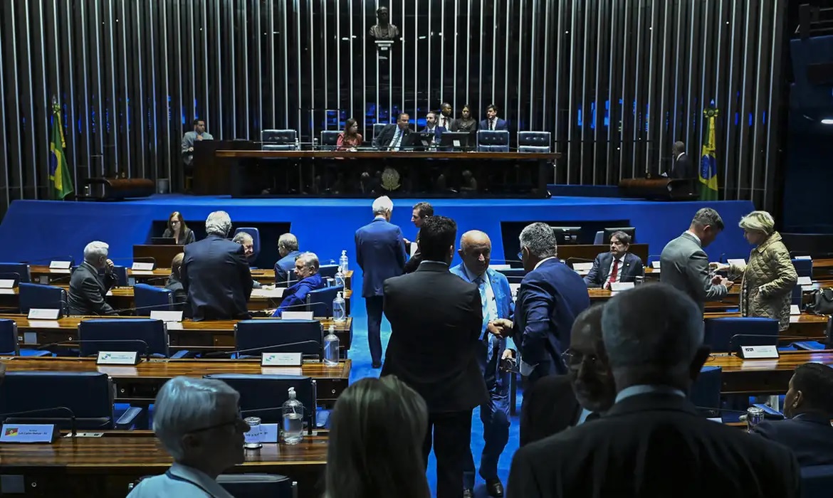 Senado aprova projeto que torna homicídio em escola crime hediondo