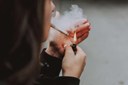 Um cigarro bloqueia produção de estrogênio em mulheres