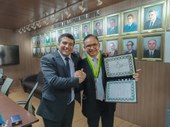 Dr. Hélio recebe Medalha do Mérito Legislativo na Câmara de Teresina