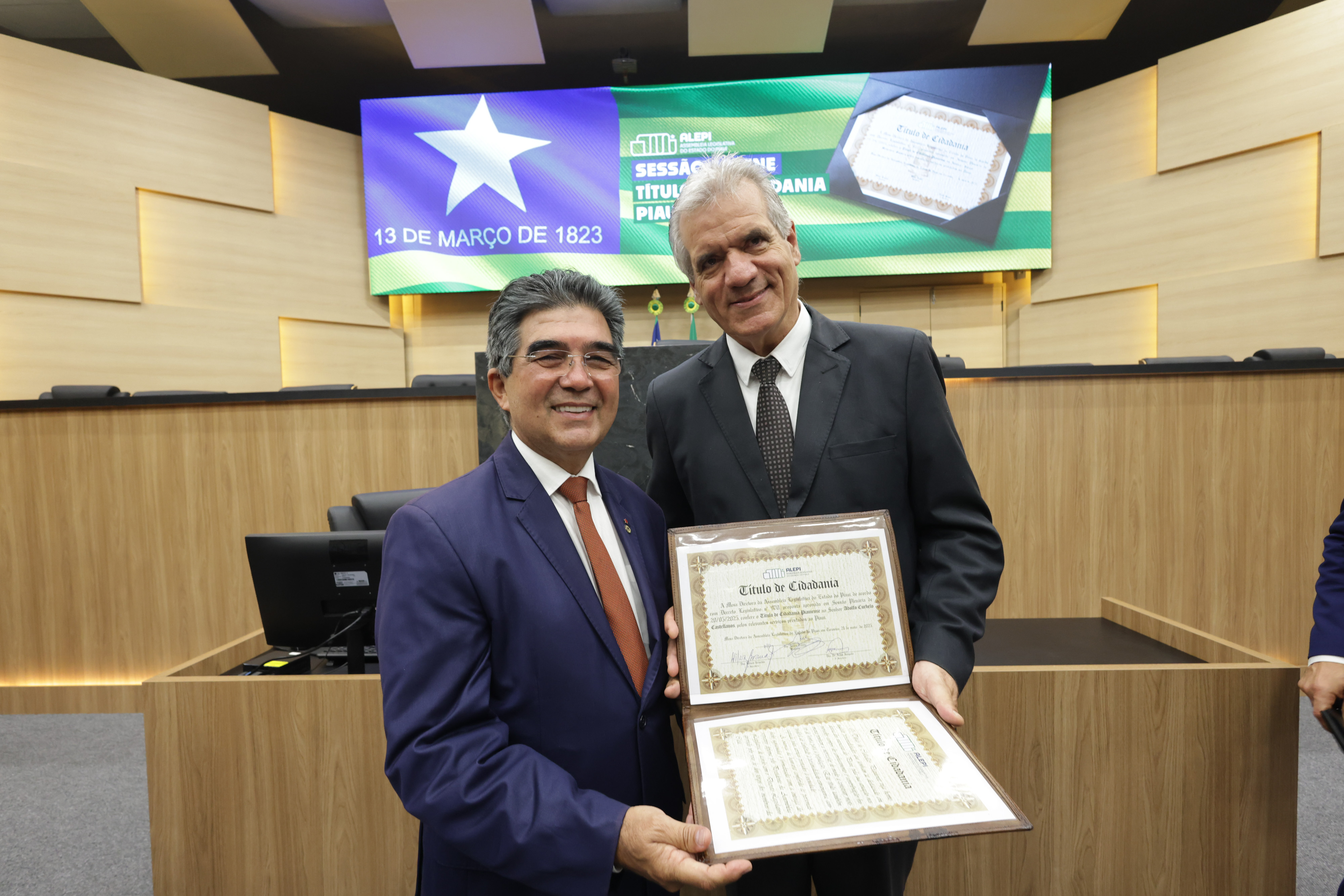 Embaixador de Cuba no Brasil recebe título de cidadania piauiense
