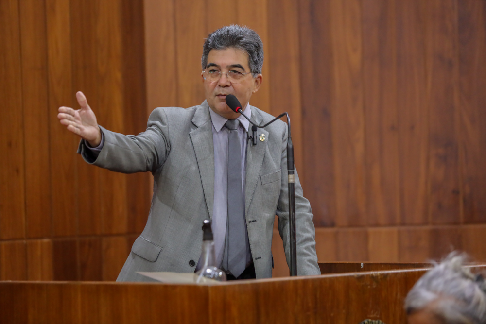 Francisco Limma propõe homenagem ao PT e regularização de energia elétrica