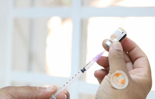 Especialista alerta para a importância da vacinação contra covid e gripe