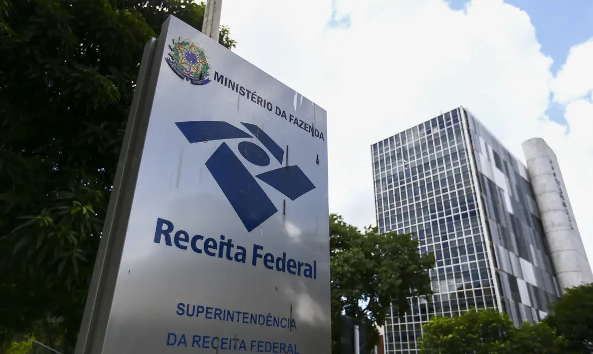 Isenção do IR: 82% dos posts opinativos em redes sociais apoiam a medida; 18% são contra