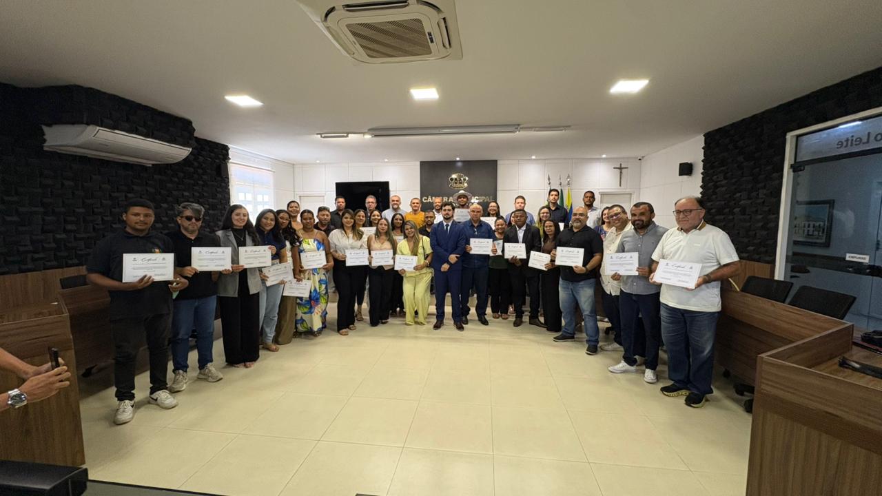 Parceria entre Escola do Legislativo e Câmara de Oeiras qualifica gestores para a Nova Lei de Licitações