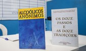 Aos 90 anos, Alcoólicos Anônimos tem maior participação feminina