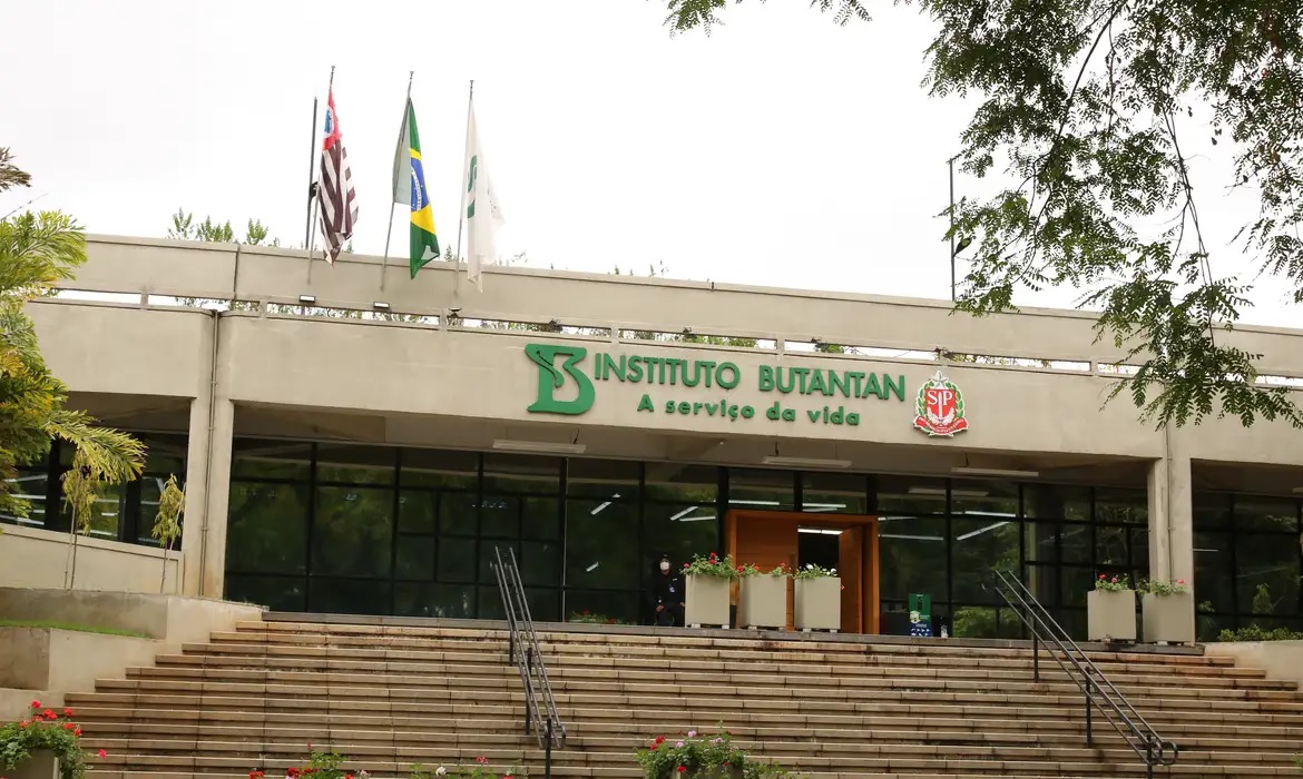 Butantan se prepara para testar vacina contra gripe aviária em humanos
