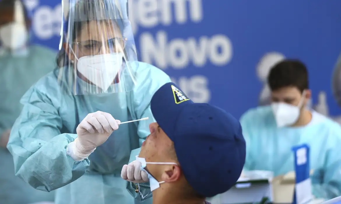 Covid-19: Brasil ultrapassa 130,5 mil casos em 2025