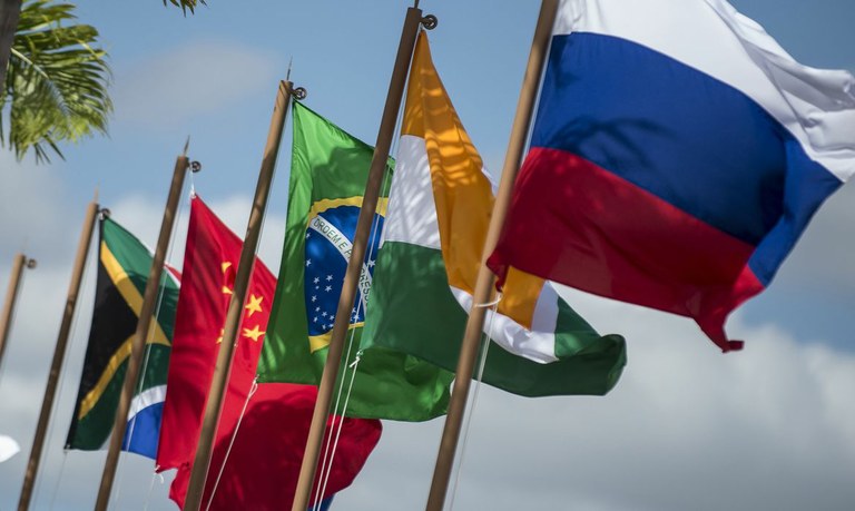 Entenda como funciona o Brics —
