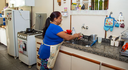 Mulheres pretas ou pardas gastam mais tempo em tarefas domésticas