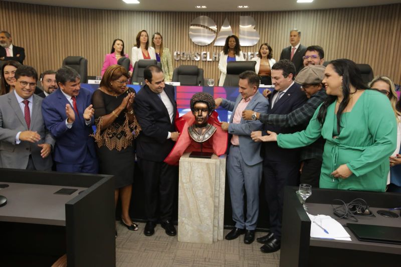 OAB Nacional inaugura busto de Esperança Garcia