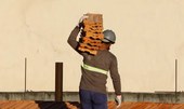 Taxas de juros altas prejudicam construção civil; entenda