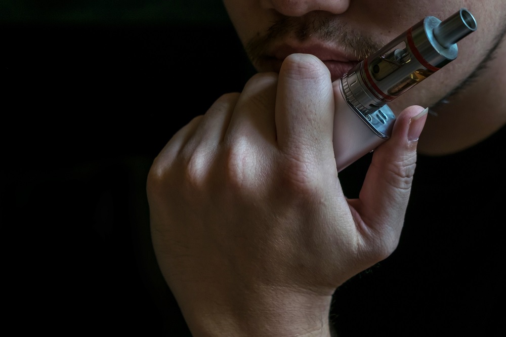 Um em cada 9 adolescentes usa cigarro eletrônico no Brasil