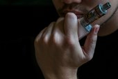 Um em cada 9 adolescentes usa cigarro eletrônico no Brasil